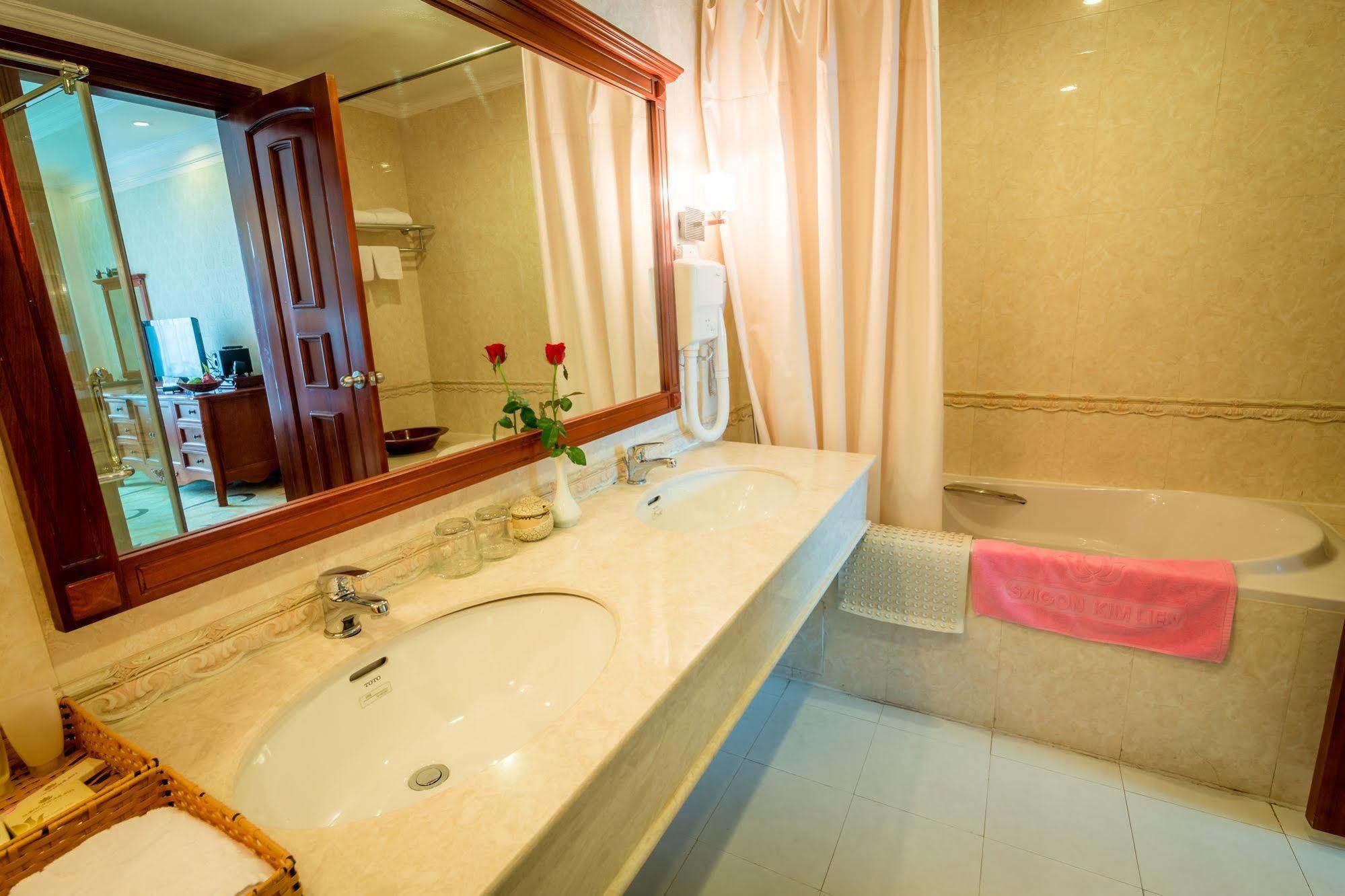 Sai Gon Kim Lien Hotel Vinh City מראה חיצוני תמונה